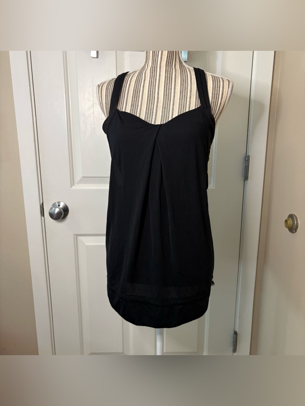 Lululemon plus size 12 black tank top built in sports bra athletic preppy casual